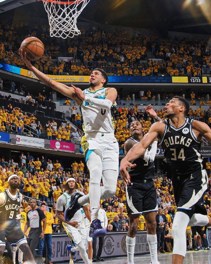 NG体育- 莱万多夫斯基连续十场比赛得分超过持续失利，雄鹿不断突破！比赛高潮迭起