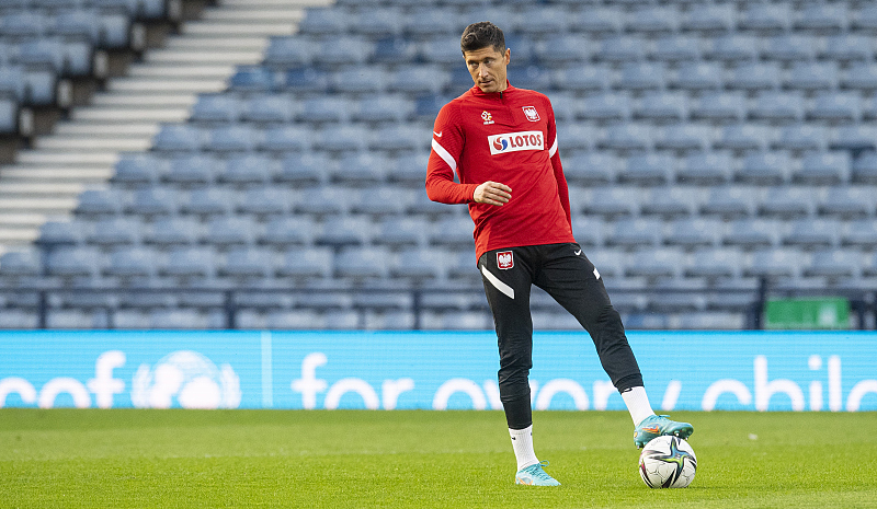 NG娱乐-关于莱万多夫斯基回归赛场，问鼎冠军首场状态亮眼，中国队观众沸腾！的信息